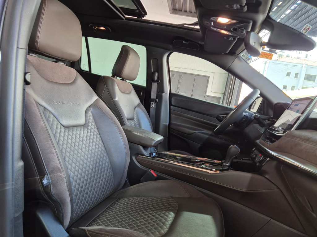 Jeep Commander Cinza