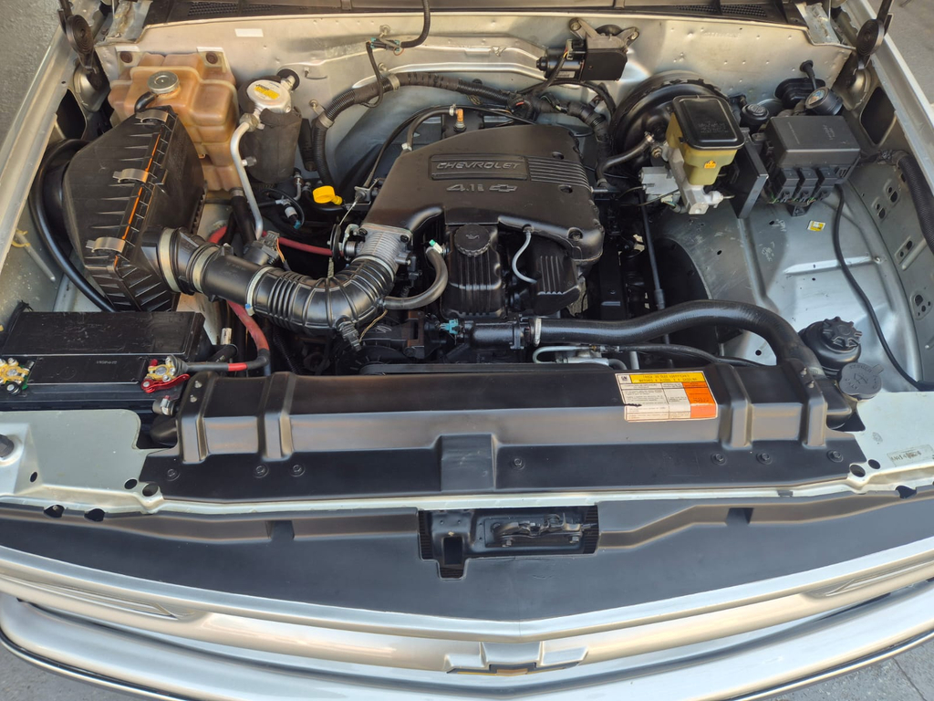 Chevrolet Silverado Prata