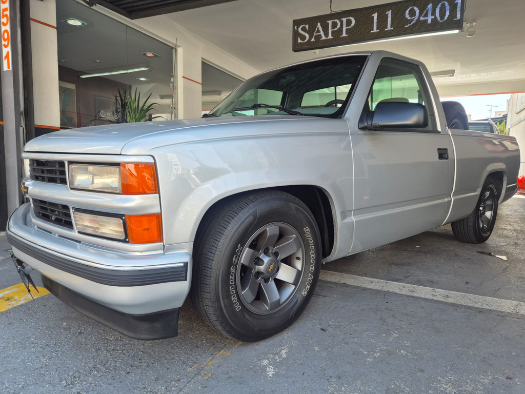Chevrolet Silverado Prata