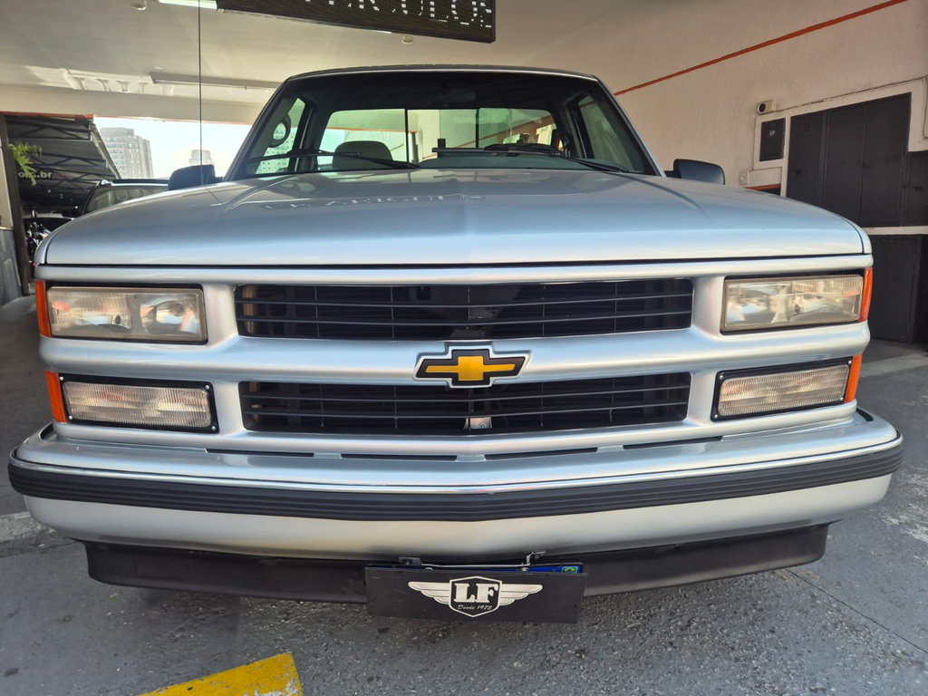 Chevrolet Silverado Prata