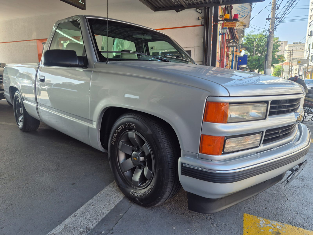 Chevrolet Silverado Prata