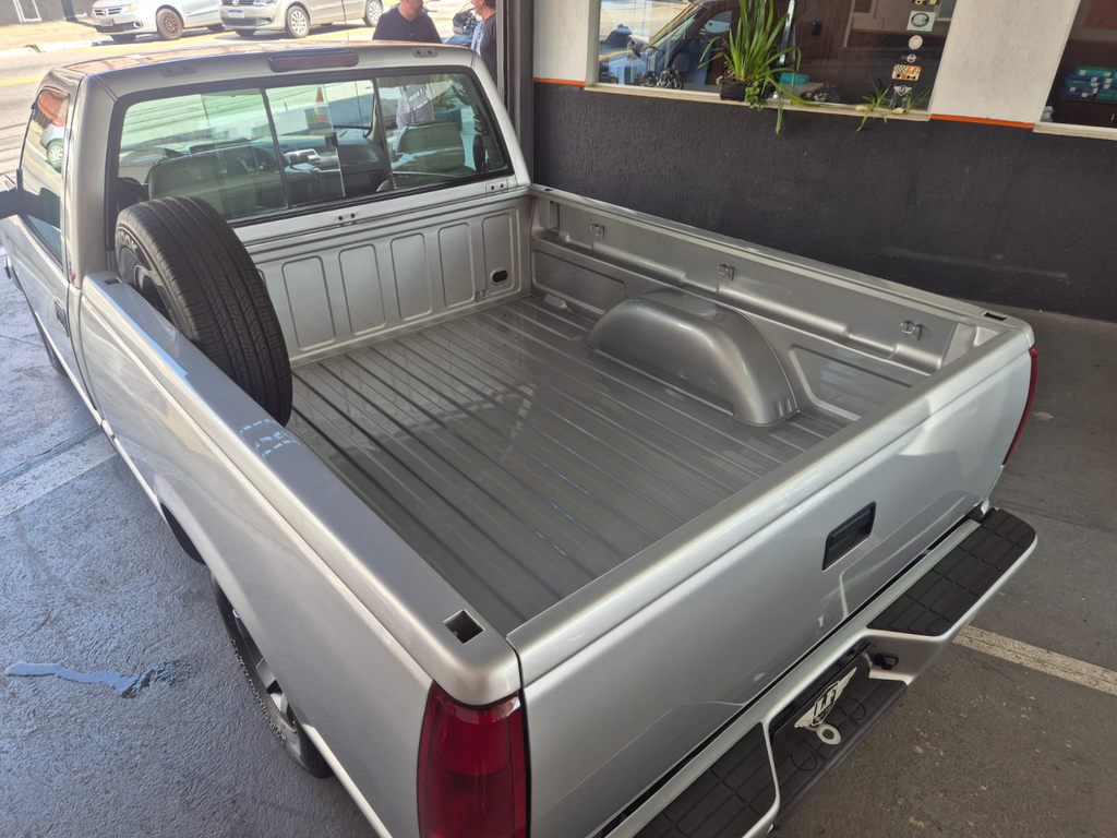 Chevrolet Silverado Prata