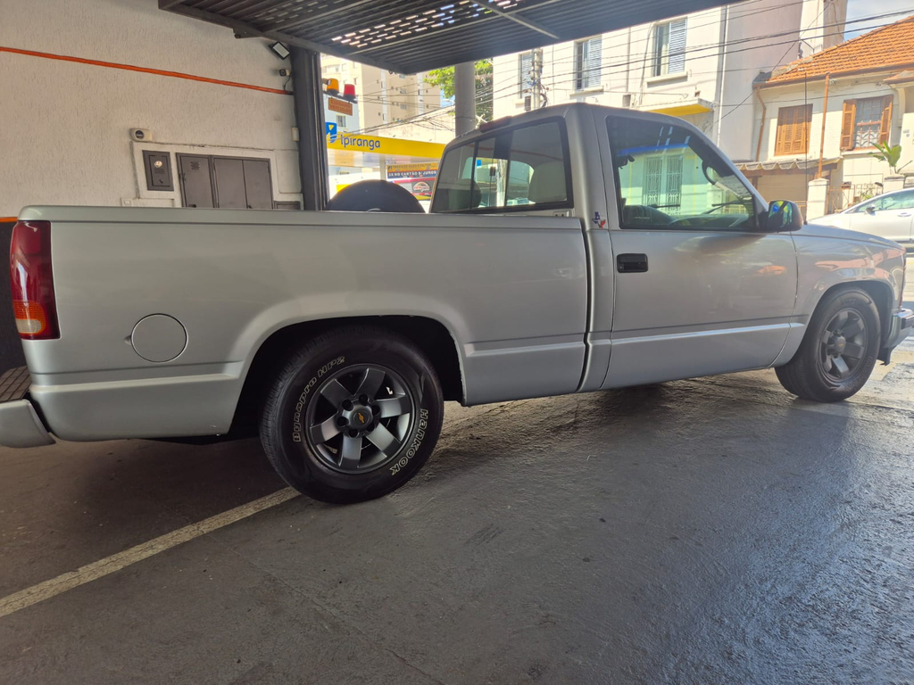 Chevrolet Silverado Prata