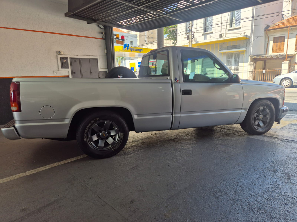 Chevrolet Silverado Prata