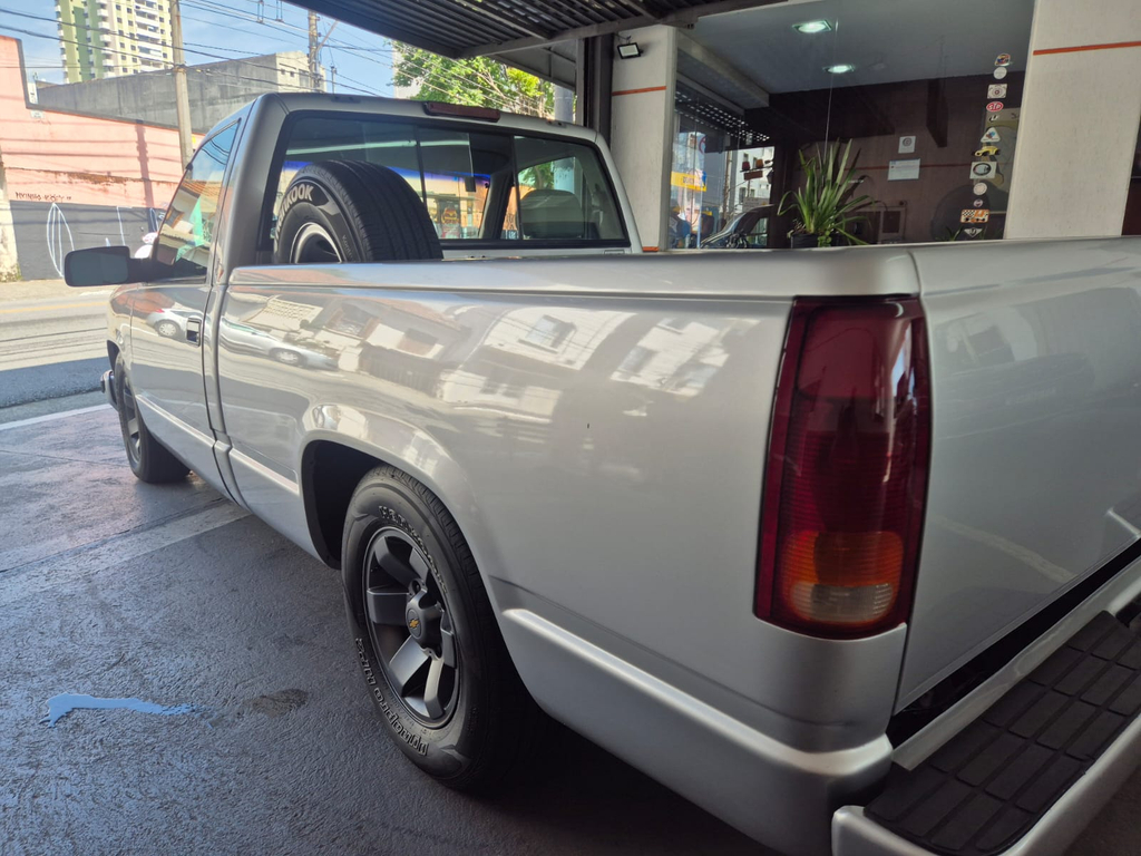 Chevrolet Silverado Prata