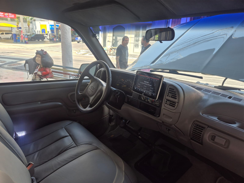 Chevrolet Silverado Prata