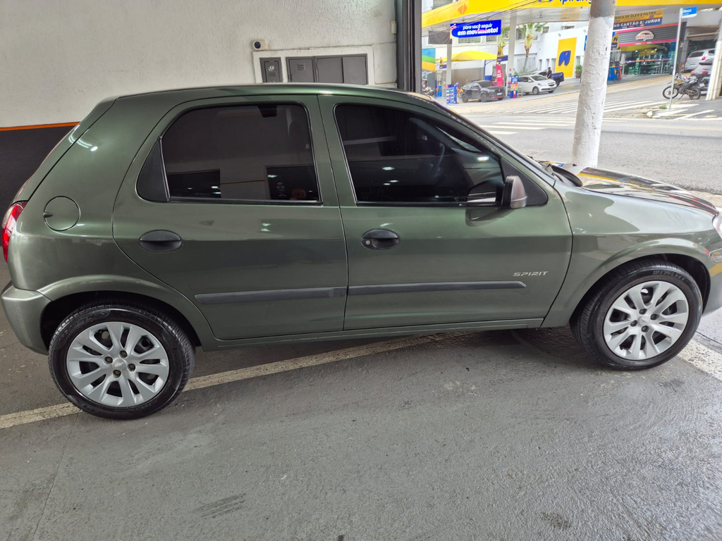 Chevrolet Celta Verde