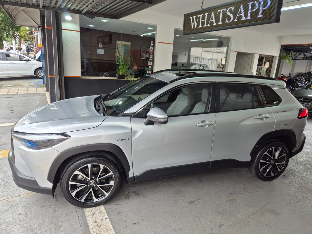 Toyota Corolla Cross Prata