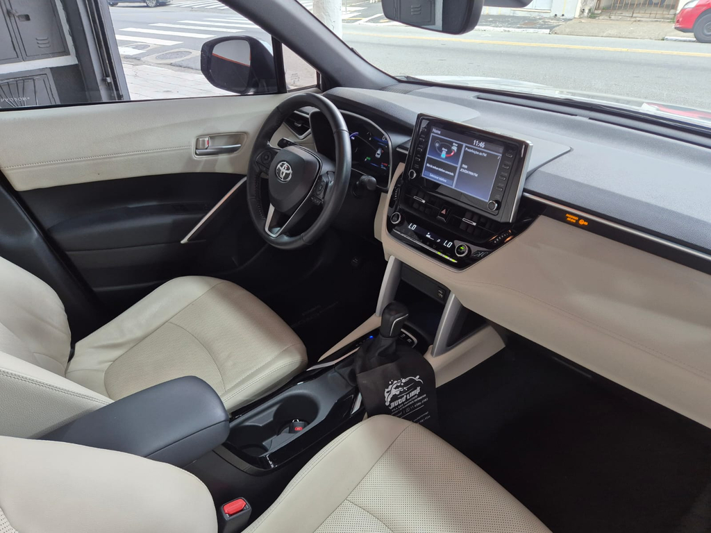 Toyota Corolla Cross Prata