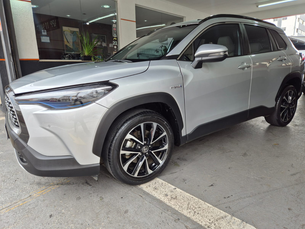 Toyota Corolla Cross Prata