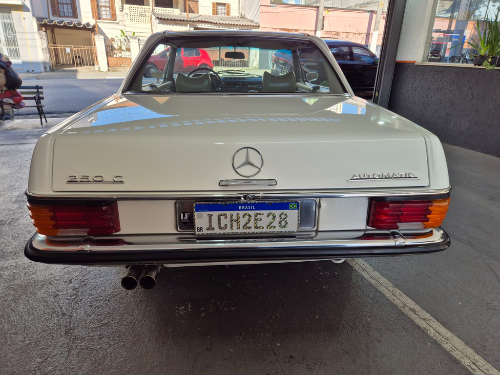 Mercedes Benz 250 Branco