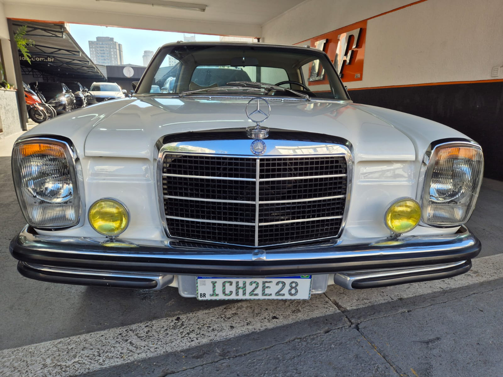 Mercedes Benz 250 Branco