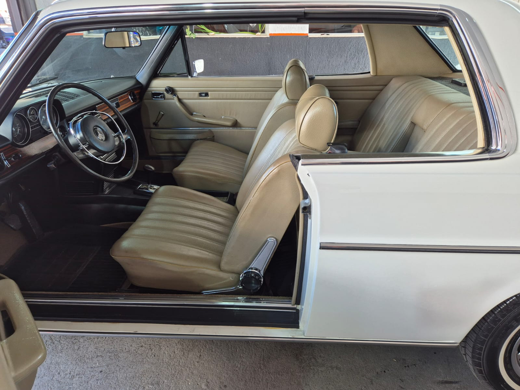 Mercedes Benz 250 Branco