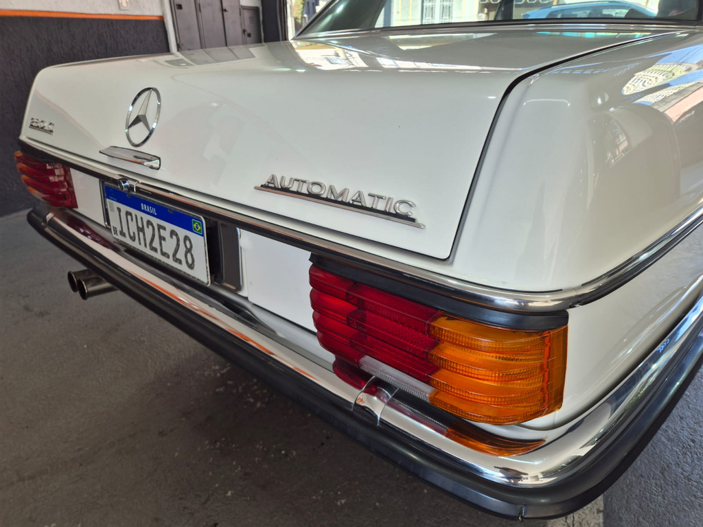 Mercedes Benz 250 Branco