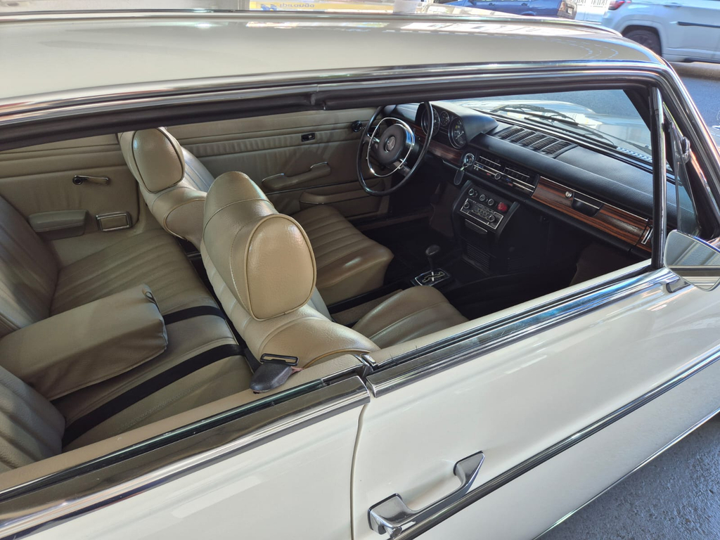 Mercedes Benz 250 Branco