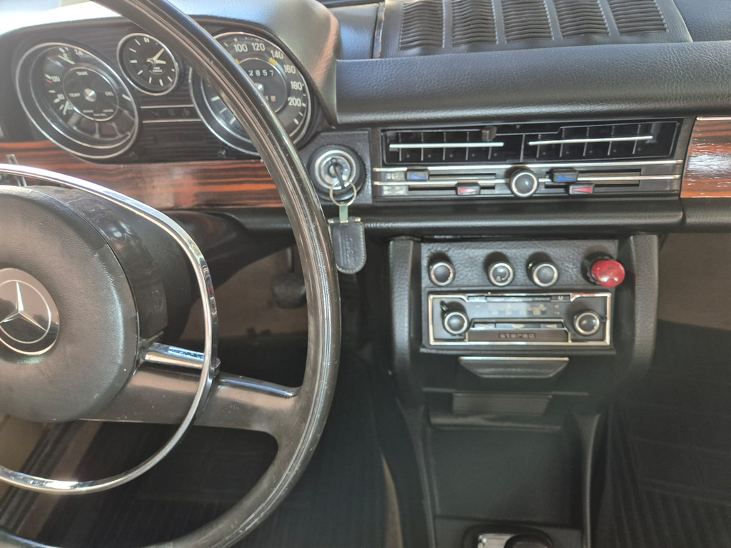 Mercedes Benz 250 Branco