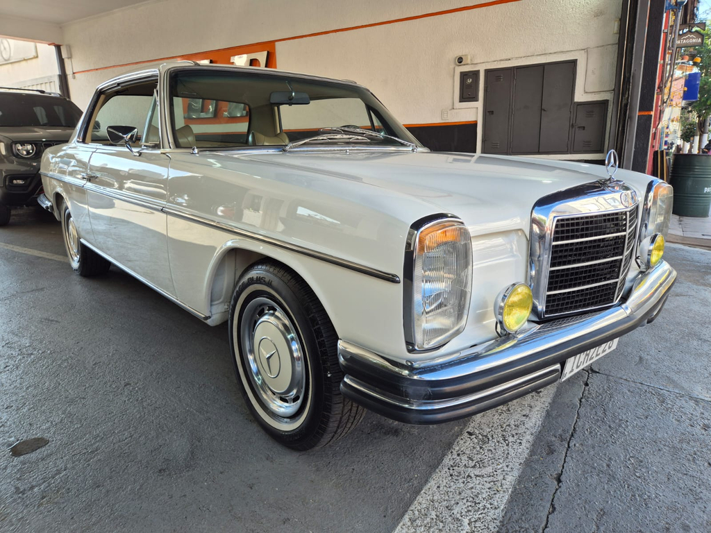 Mercedes Benz 250 Branco