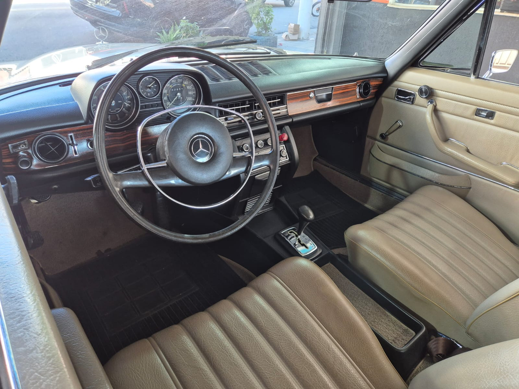 Mercedes Benz 250 Branco