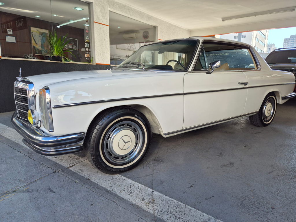 Mercedes Benz 250 Branco