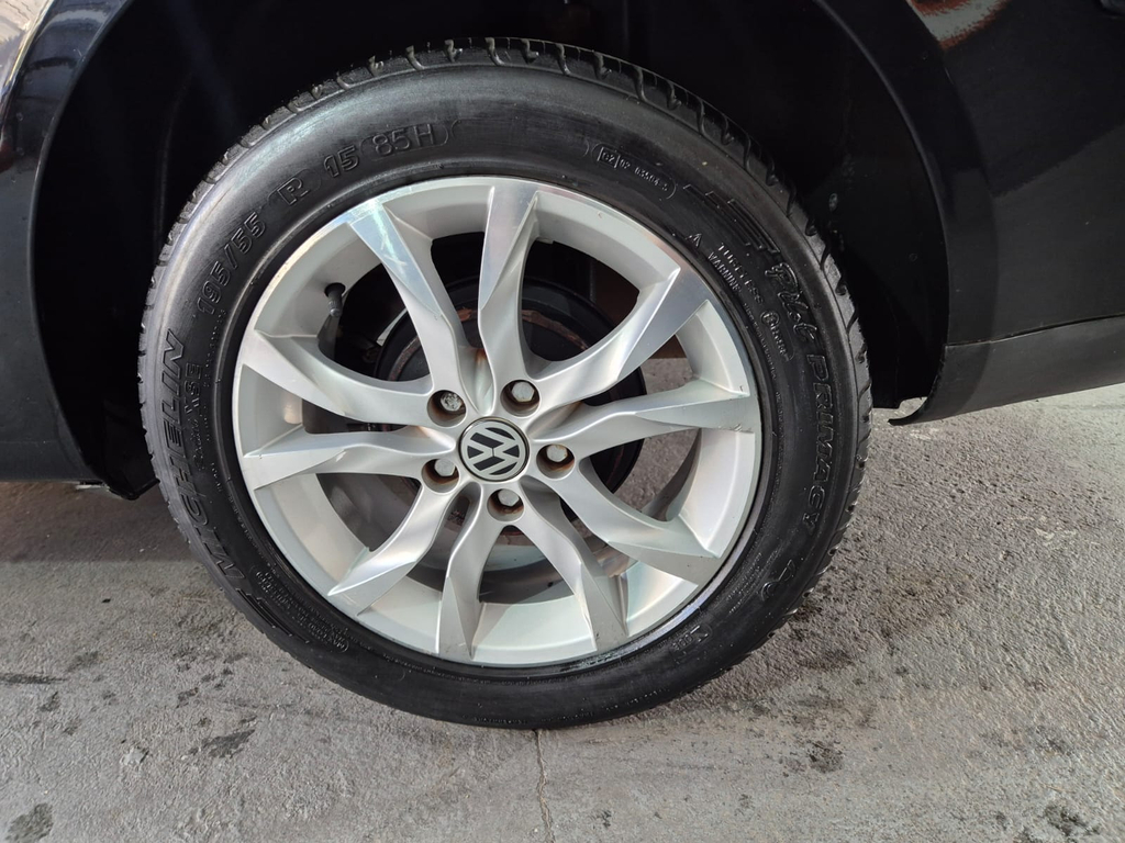 Volkswagen Polo Sedan Preto
