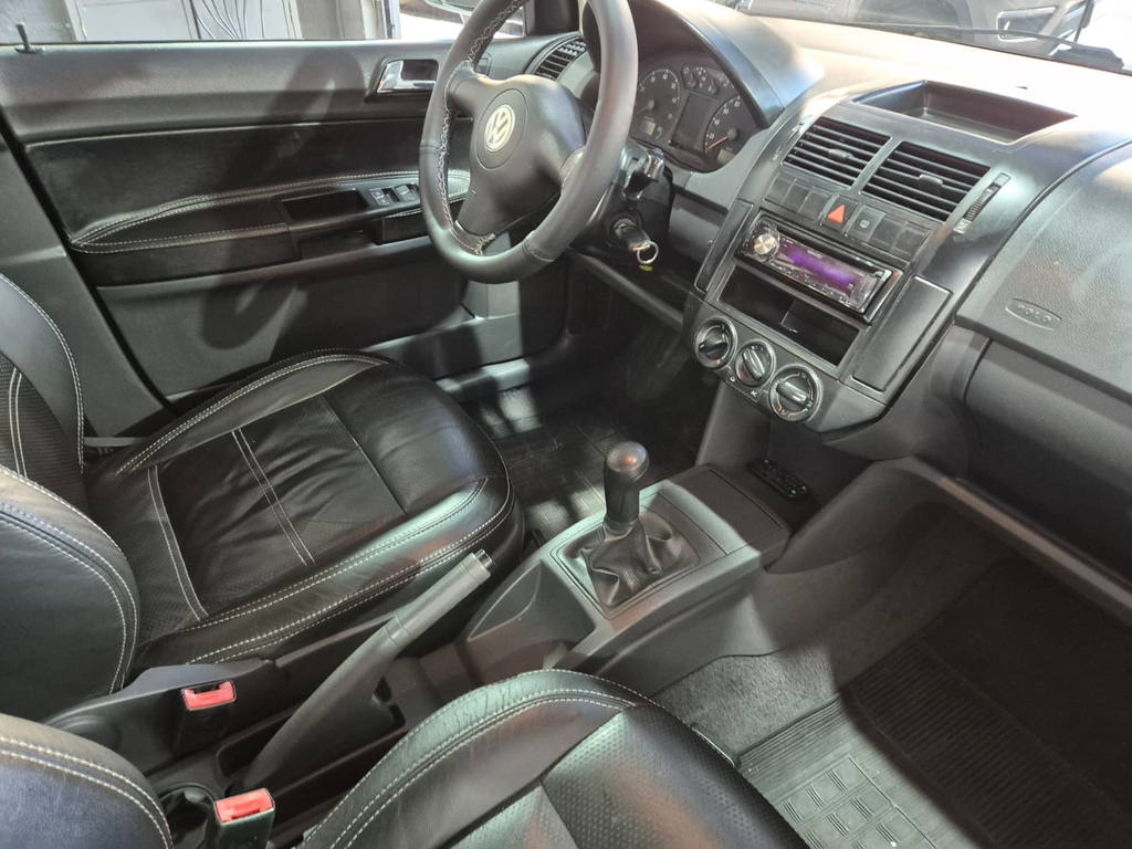 Volkswagen Polo Sedan Preto
