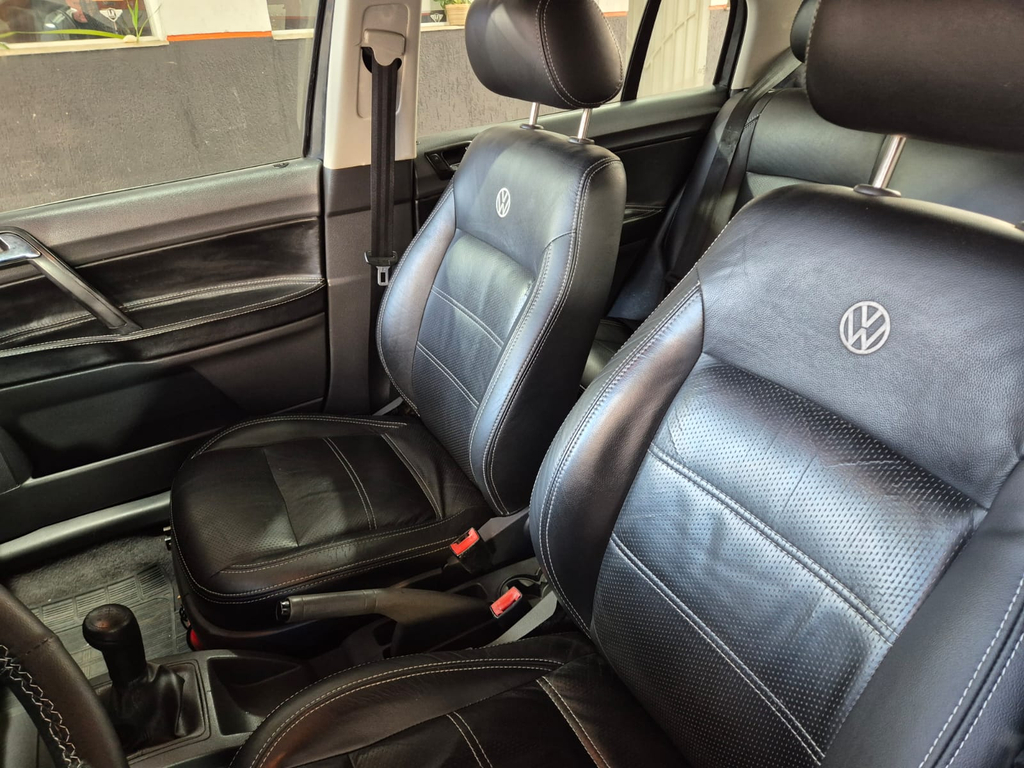 Volkswagen Polo Sedan Preto