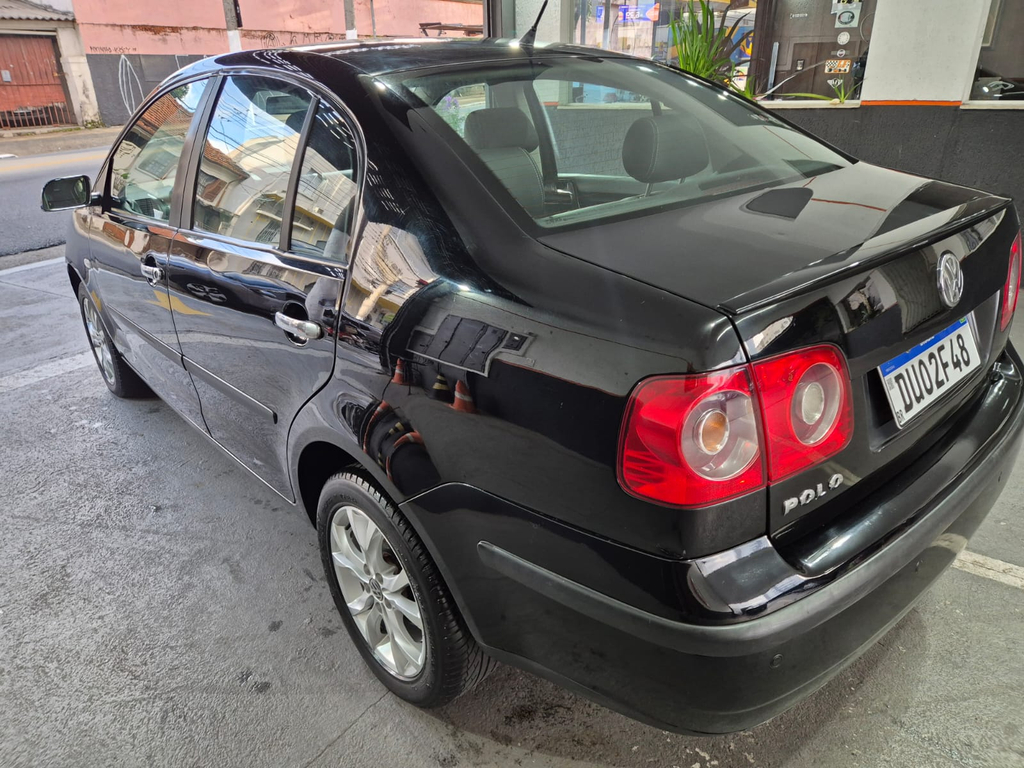 Volkswagen Polo Sedan Preto