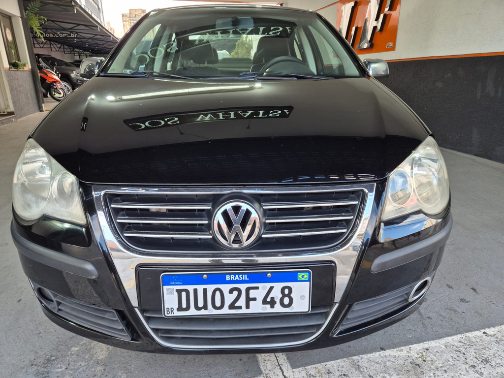 Volkswagen Polo Sedan Preto