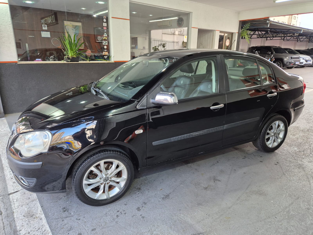 Volkswagen Polo Sedan Preto