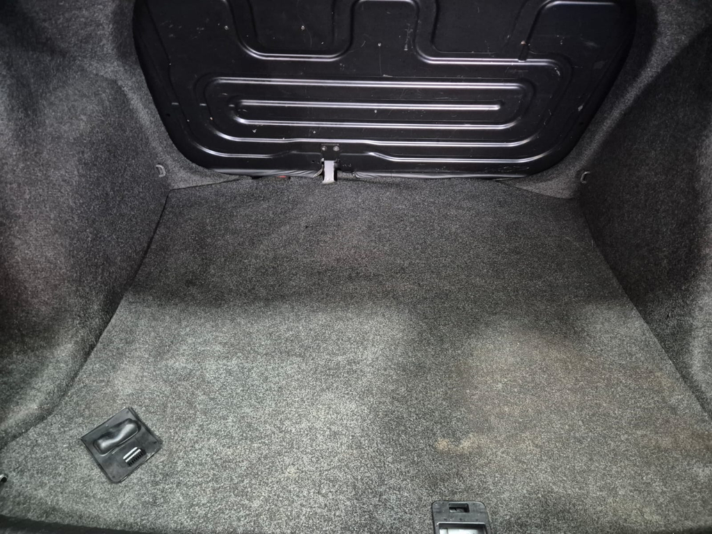 Volkswagen Polo Sedan Preto