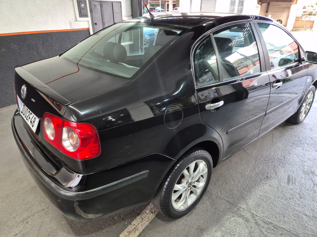 Volkswagen Polo Sedan Preto