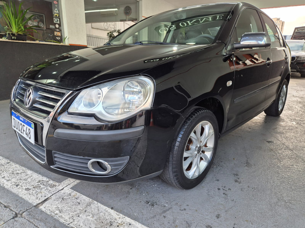 Volkswagen Polo Sedan Preto