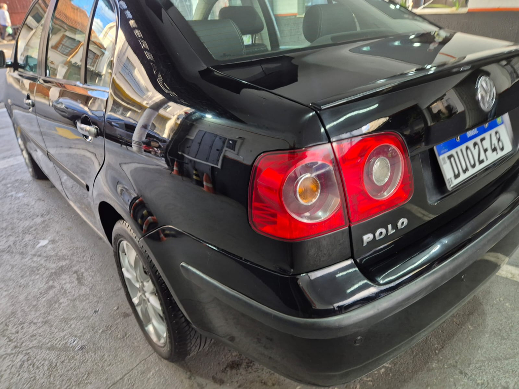Volkswagen Polo Sedan Preto