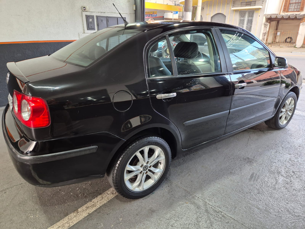 Volkswagen Polo Sedan Preto