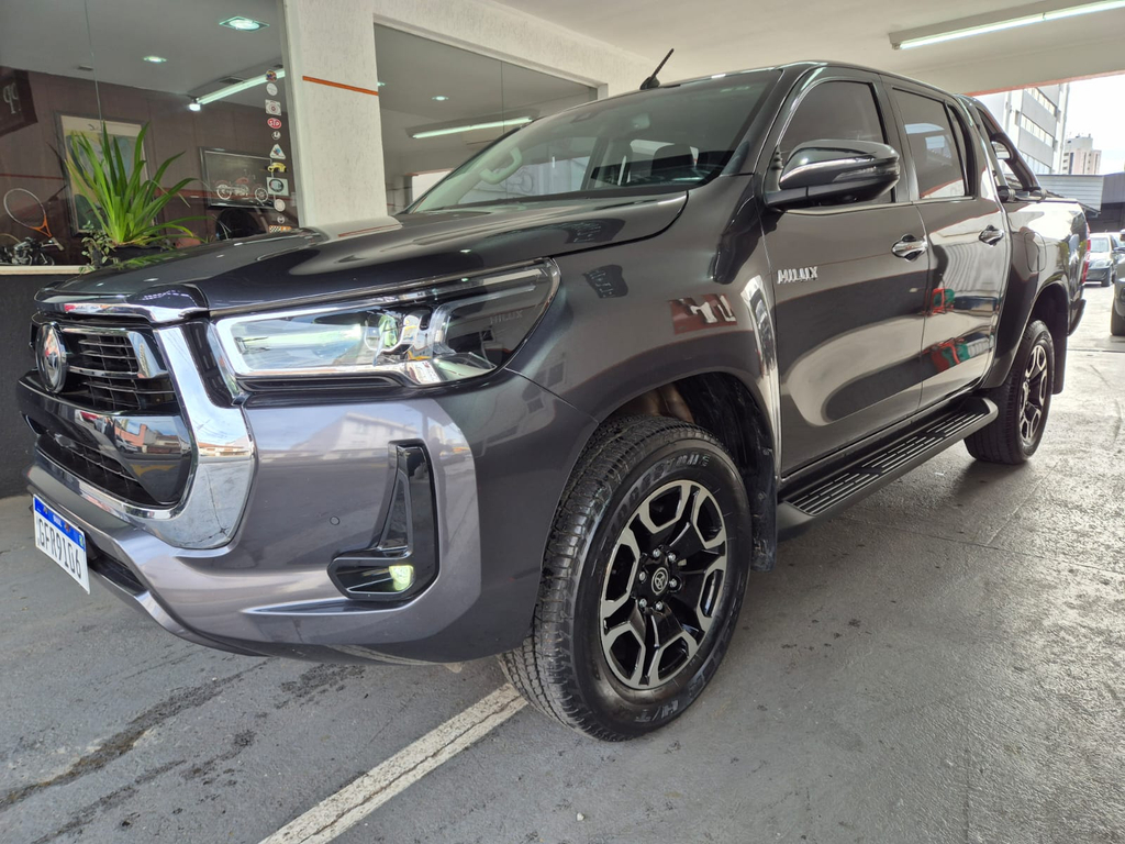 Toyota Hilux SW4 Cinza