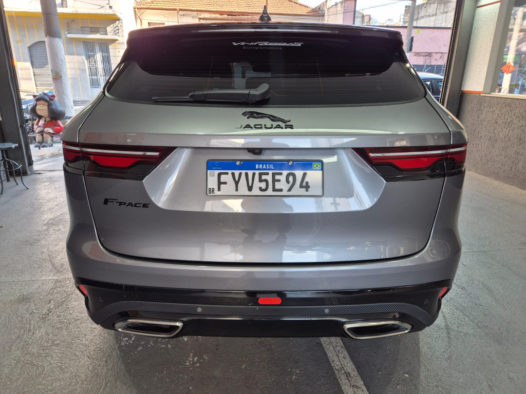 Jaguar F-Pace Cinza