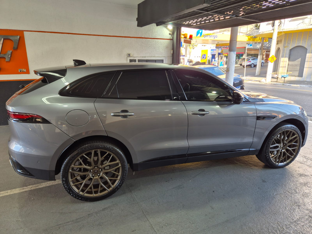 Jaguar F-Pace Cinza