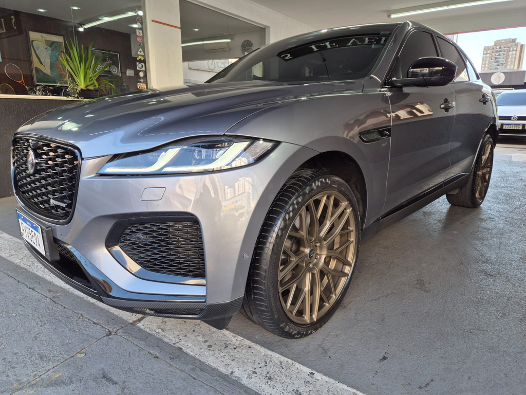 Jaguar F-Pace Cinza