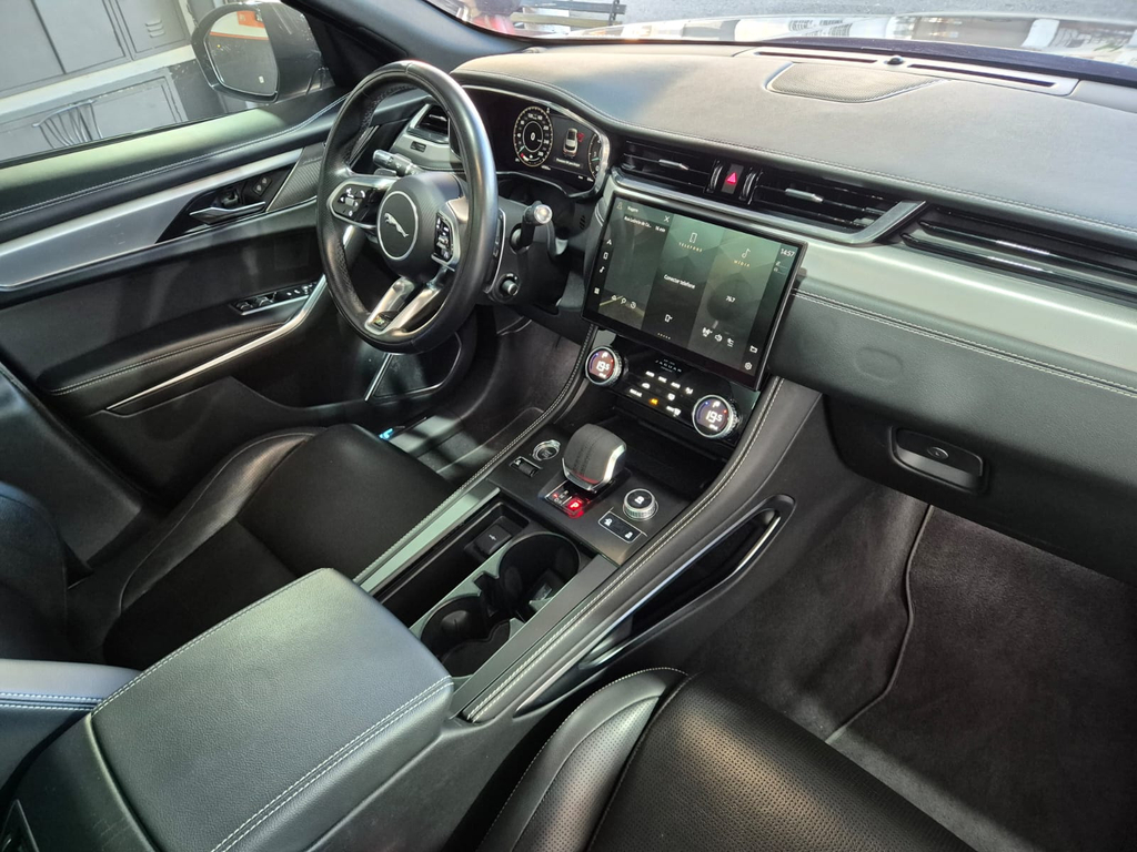 Jaguar F-Pace Cinza