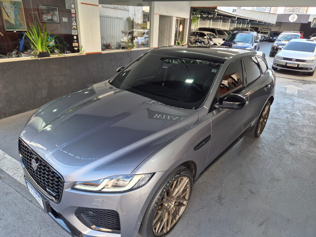 Jaguar F-Pace Cinza