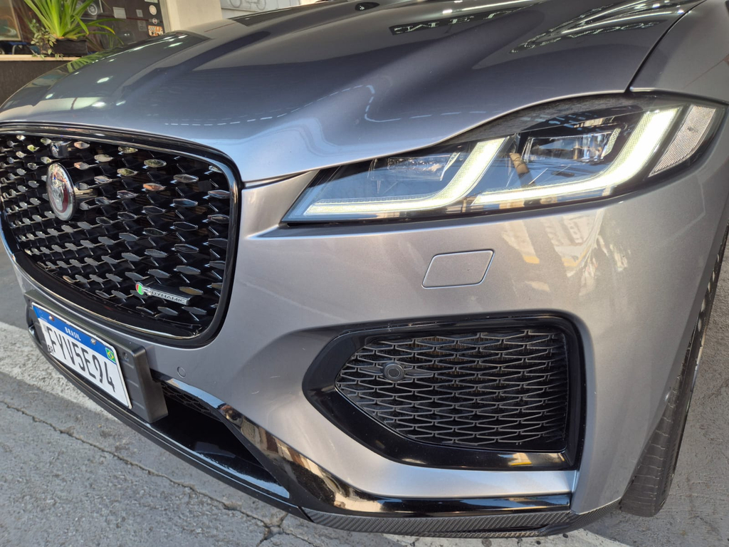 Jaguar F-Pace Cinza