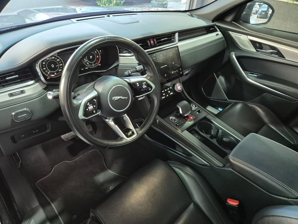 Jaguar F-Pace Cinza