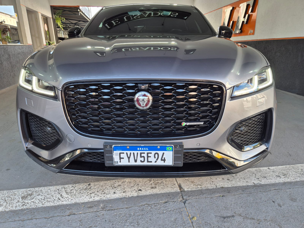 Jaguar F-Pace Cinza
