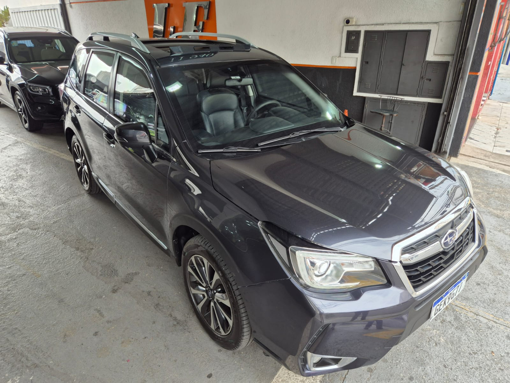 Subaru Forester Cinza