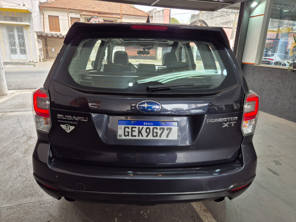 Subaru Forester Cinza