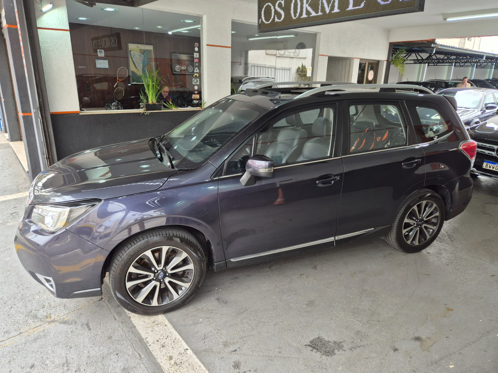 Subaru Forester Cinza
