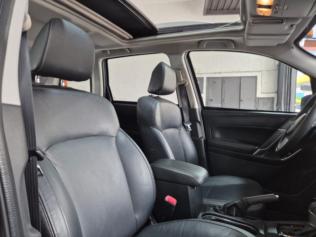 Subaru Forester Cinza