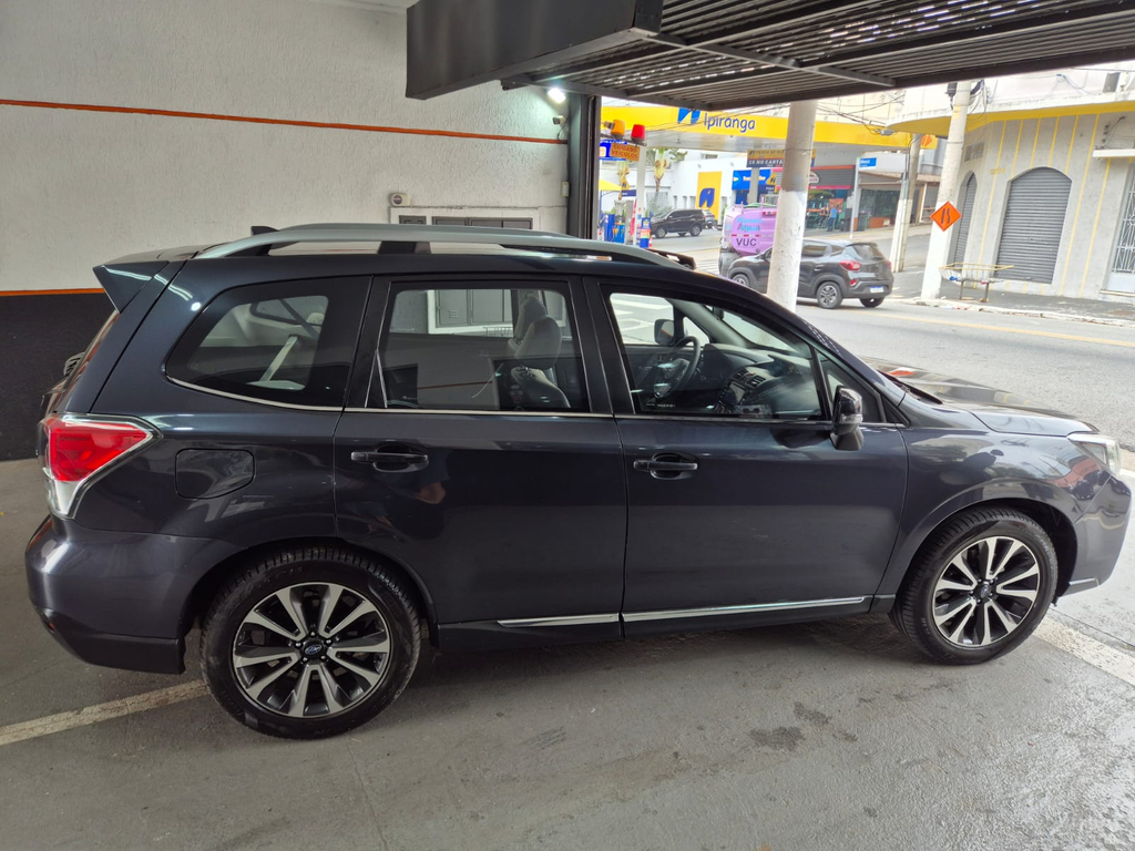 Subaru Forester Cinza