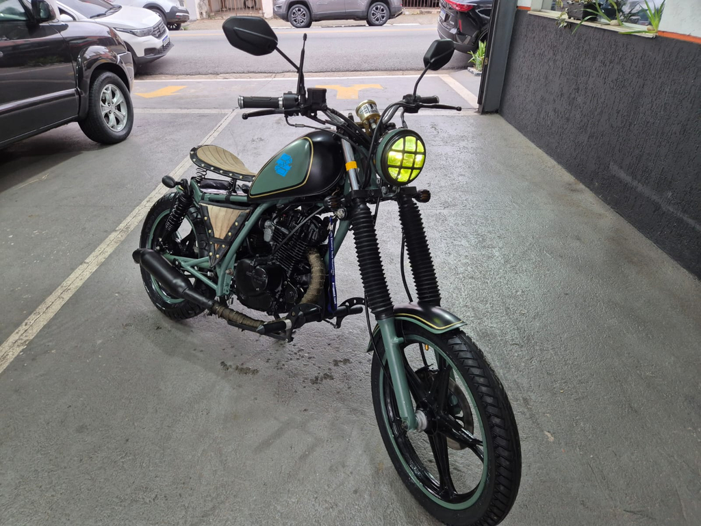 Suzuki INTRUDER Preto