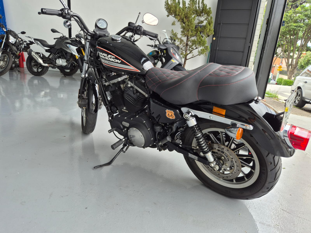 Harley-Davidson XL 883 Preto